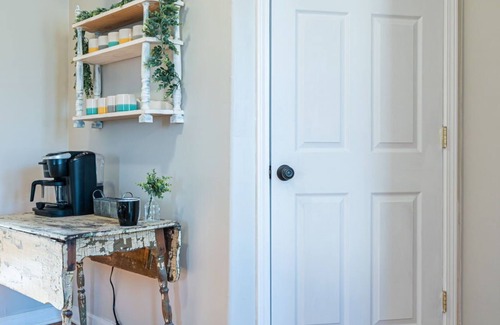 Marthasville Apartment | The FarmHouse 3bd/2ba B&B in MO Wine Country & Katy Trail