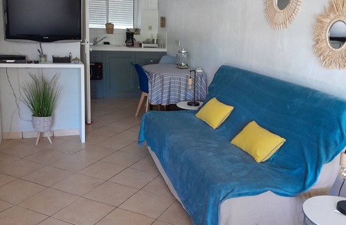 Cheval-Blanc Other | The farmhouse Olive en Provence for 6 people: two outbuildings: house + studio