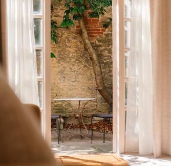 Woodstock Hotel | The Feathers Hotel