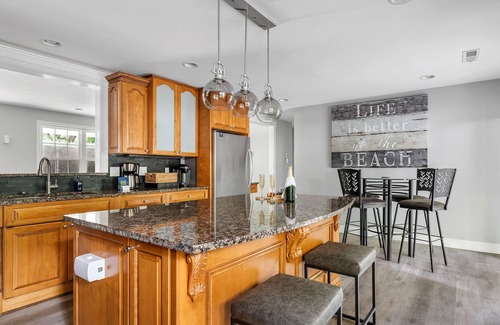 Mount Pleasant House | The Ferry by StayDuvet | Short Drive Downtown