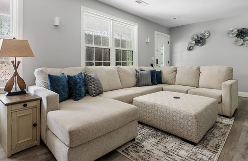 Mount Pleasant House | The Ferry by StayDuvet | Short Drive Downtown