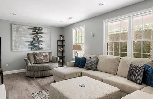 Mount Pleasant House | The Ferry by StayDuvet | Short Drive Downtown