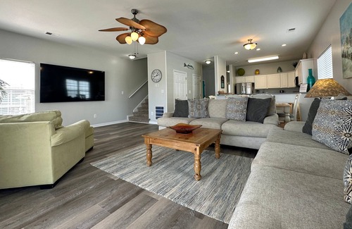 Surfside Beach House | The Fish Bowl - Oceanside of Boulevard in Surfside Beach