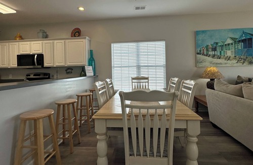 Surfside Beach House | The Fish Bowl - Oceanside of Boulevard in Surfside Beach