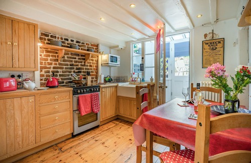 Old Town Hastings Cottage | THE FISHERMAN'S REST, family friendly, with open fire in Hastings