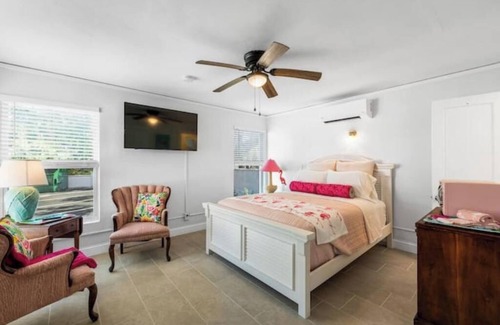 Melbourne Apartment | The Flamingo Room