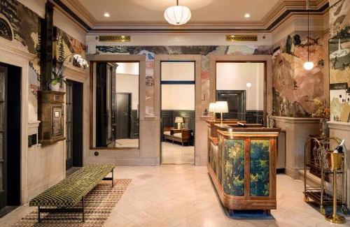 Downtown Asheville Hotel | The Flat Iron Hotel