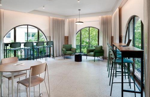 Downtown Asheville Hotel | The Flat Iron Hotel
