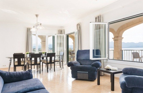 Marina Manresa House | The flat is located on the first floor of a villa.