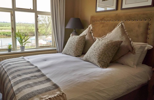 Twyning Hotel | The Fleet