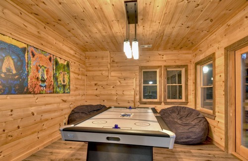 Blue Ridge Cabin | "The Flight Deck" Most AMAZING VIEWS in all of Blue Ridge. 4 bedrooms ALL KING BEDS!