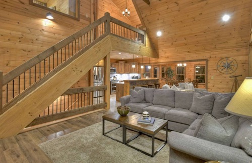 Blue Ridge Cabin | "The Flight Deck" Most AMAZING VIEWS in all of Blue Ridge. 4 bedrooms ALL KING BEDS!