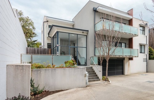 Flinders Apartment | The Flinders Weekender, Enjoy a comfortable stay in a two-bedroom apartment in Flinders.