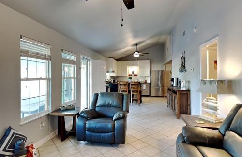 Fulton House | The Floundering Pearl - Sun Harbor Cottage 12