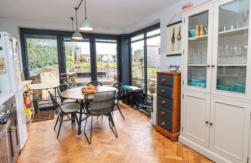 Stockton-on-Tees Cottage | THE FOLD, 5-6 ROSE TERRACE, pet friendly, with open fire in Yarm