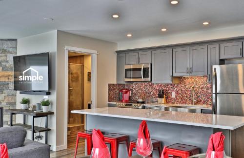 Killington House | The Forest Fun Suite - 2RM-2BA Condo, Pool, Bus, King Bed, 2 Sofa Beds, Fireplace, Ski Rental Deals