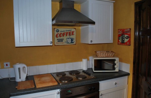 Yarm Cottage | The Forge - Sleeps 6 lounge double bed 2 bedrooms 4 singles 2 showers/kitchen