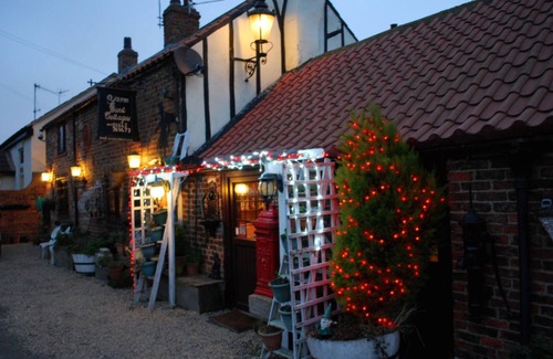 Yarm Cottage | The Forge - Sleeps 6 lounge double bed 2 bedrooms 4 singles 2 showers/kitchen