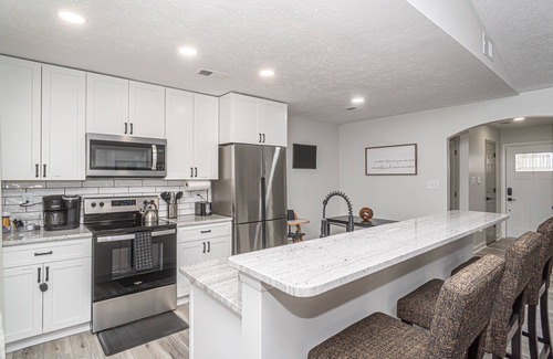 Westover House | The Fort - A family friendly home w/6 Bds and close to base. EV Charger onsite