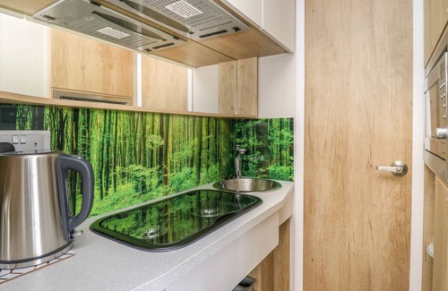 Llandrindod Wells Cottage | THE FOX DEN, with hot tub in Rhayader
