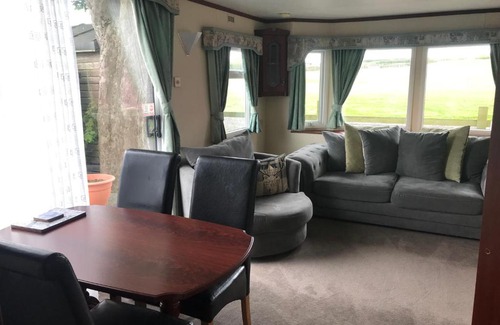 Saltburn-by-the-Sea Apartment | The Fox Inn, Roxby, Static Caravan