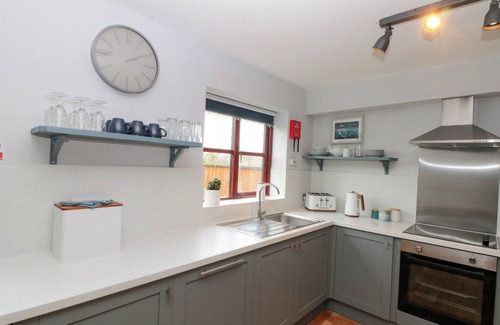 Ruswarp House | THE FOX'S DEN, pet friendly, with a garden in Whitby
