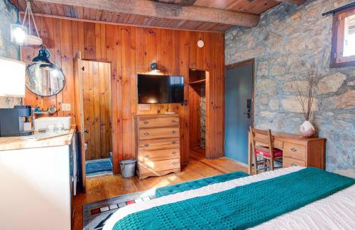 Waynesville Hotel | The Furry Lodge Suite #4