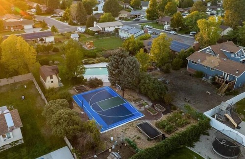 Bonneville House | The G.O.A.T. House, Pool, Pickle Ball, Sleeps 25+