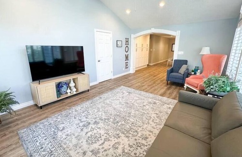 Bonneville House | The G.O.A.T. House, Pool, Pickle Ball, Sleeps 25+