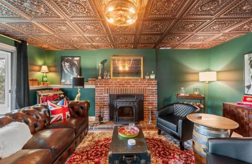 Hammondsport House | The Gallagher House - Speakeasy Firepit Lakeview