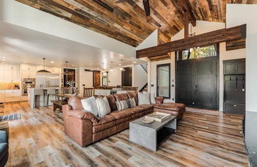 Sunriver House | The Gannet Chalet w/HotTub + Sauna + AC + SHARC