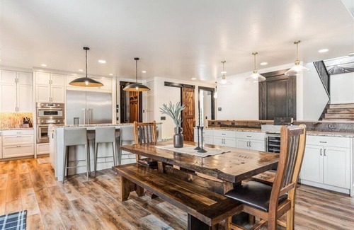 Sunriver House | The Gannet Chalet w/HotTub + Sauna + AC + SHARC