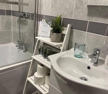 Westbrook Apartment | The Garden Apt Hot Tub - Westbrook Bay Beach - By Goldex Coastal Breaks