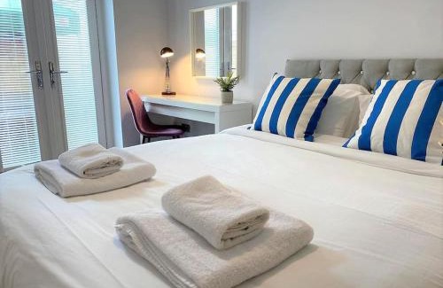 Westbrook Apartment | The Garden Apt Hot Tub - Westbrook Bay Beach - By Goldex Coastal Breaks