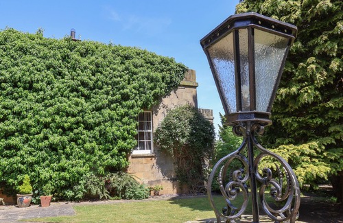 Carlton-in-Cleveland Cottage | THE GARDEN HOUSE, family friendly, with a garden in Hutton Rudby