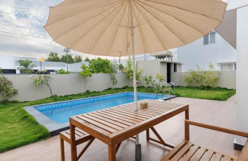 Hosur Apartment | The Garden Retreat by StayJade- Pool- 2BHK- Lawn