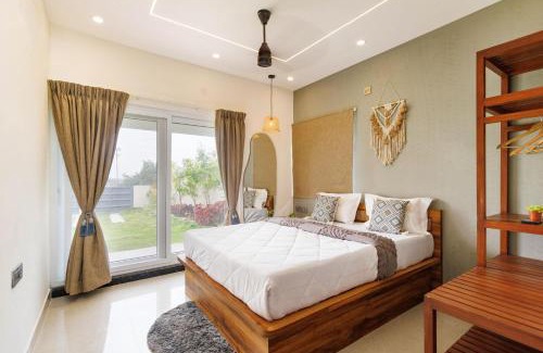 Hosur Apartment | The Garden Retreat by StayJade- Pool- 2BHK- Lawn