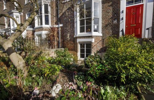 York Apartment | The Garden Square - Unique luxury apartment in historic garden square - ideal for 2 people