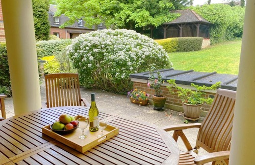 Basingstoke Apartment | The Garden Suite