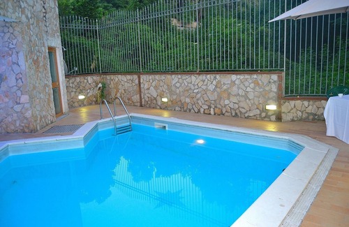 Naples Apartment | the gardens of capodimonte with swimming pool and wi-fi