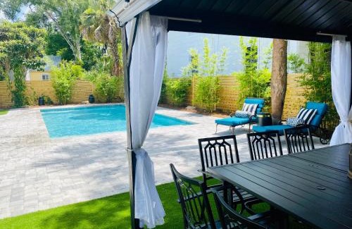 Downtown Historic District House | The Gatsby Mansion Heated Pool Heart of Town