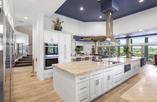 La Hacienda Estates House | The Gatsby Mansion WATERFRONT - Events, Casino, Pickleball & MORE
