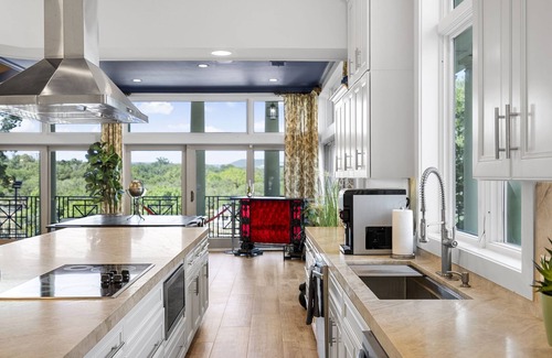 La Hacienda Estates House | The Gatsby Mansion WATERFRONT - Events, Casino, Pickleball & MORE