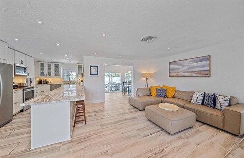 Gulf Gate Estates House | The Gecko House - Family Friendly - 3D Tour Available!