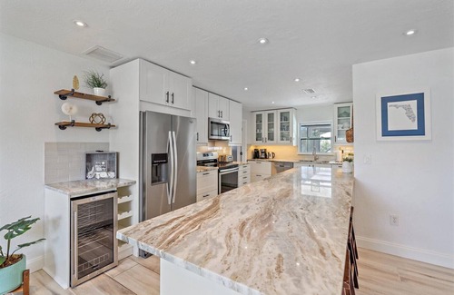 Gulf Gate Estates House | The Gecko House - Family Friendly - 3D Tour Available!
