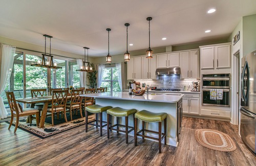 Black Mountain House | The Gem: Gated Luxury Mtn Home - Hot Tub/Sauna/Basketball/EV Charger/Hiking