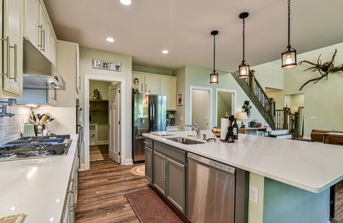 Black Mountain House | The Gem: Gated Luxury Mtn Home - Hot Tub/Sauna/Basketball/EV Charger/Hiking