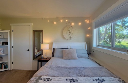 Ashland House | The Gem of Ashland, Hot tub, Views
