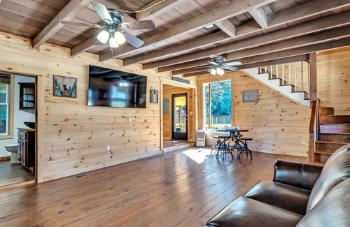 Cosby Cabin | The General Store - Breathtaking Waterfalls - FREE ATTRACTION TICKETS!!!