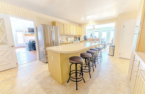 Hessel House | The Getaway on Saint Martin Bay: Fall Colors & Fireside Comfort on the Bay
